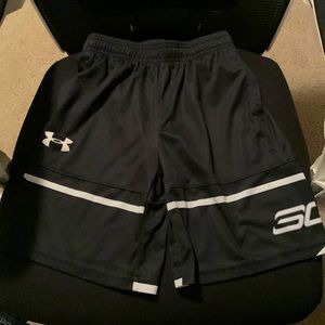 Black Under Armour Steph Curry basketball shorts (Youth Medium)